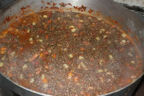 Olla grande con guiso de lentejas y verduras, Copa Cata del Oeste 2015