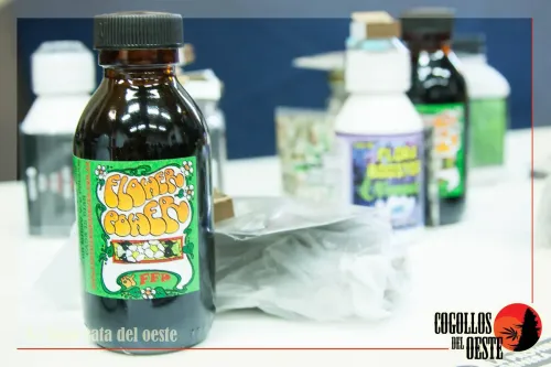 Botellas de fertilizantes de varias marcas sobre una mesa, Copa Cata del Oeste 2016