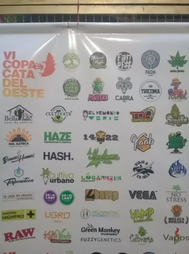 Banner con decenas de logos de las marcas que acompañaron la Copa, Copa Cata del Oeste 2019