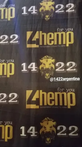 Telón con los logos repetidos de dos de las marcas que acompañaron, Copa Cata del Oeste 2019