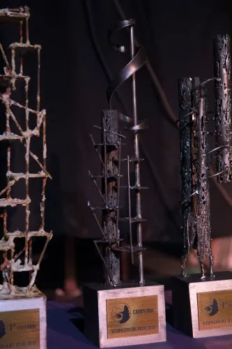 Trofeos de metal para la campeona y los primeros puestos exterior e interior, Copa Cata del Oeste 2019