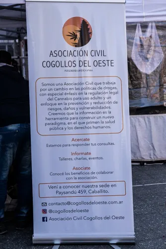 Roll-up de la asociación con su presentación y sus datos de contacto, Copa Cata del Oeste 2022